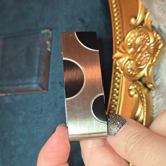 Sleek Silver and Black Money Clip Accessory Brand New - Picture 5 of 6